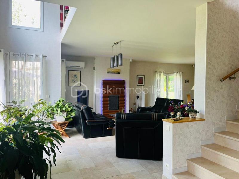 Maison - 210 m² - 8 pièces