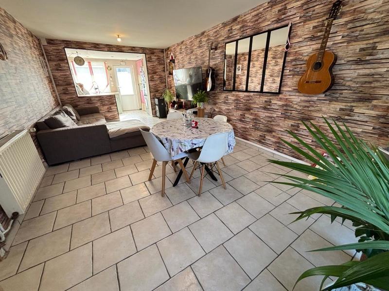 Maison - 90 m² - 5 pièces