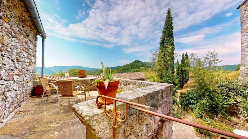 Maison - 240 m² - 4 pièces