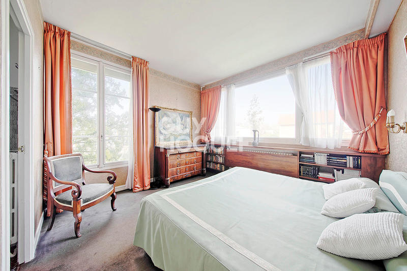 Maison - 261 m² - 13 pièces