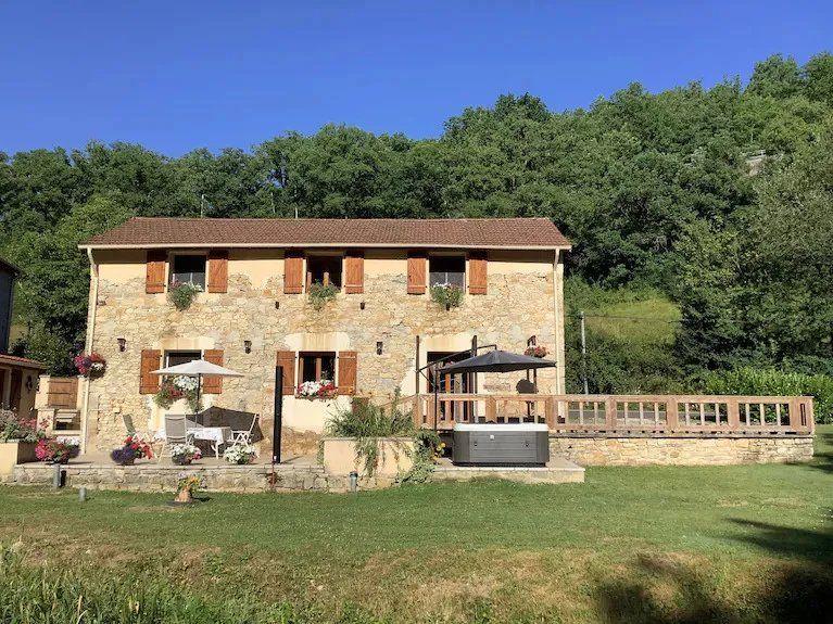 Maison - 256 m² - 4 pièces