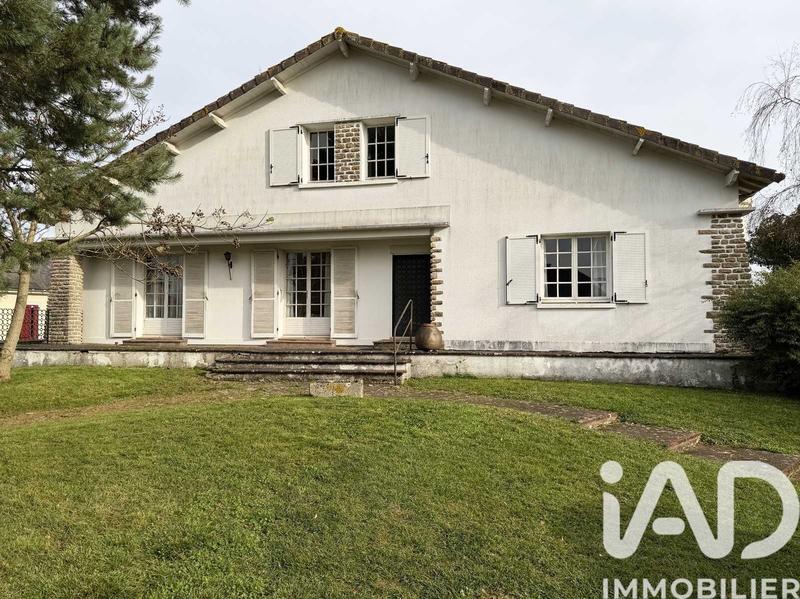 Maison - 196 m² - 8 pièces