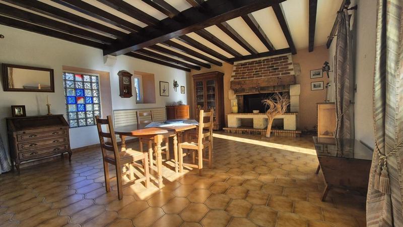 Maison - 239 m² - 8 pièces