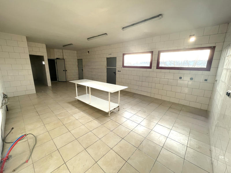 Local commercial - 744 m²