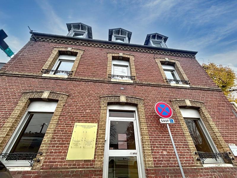 Local commercial - 210 m² - 9 pièces