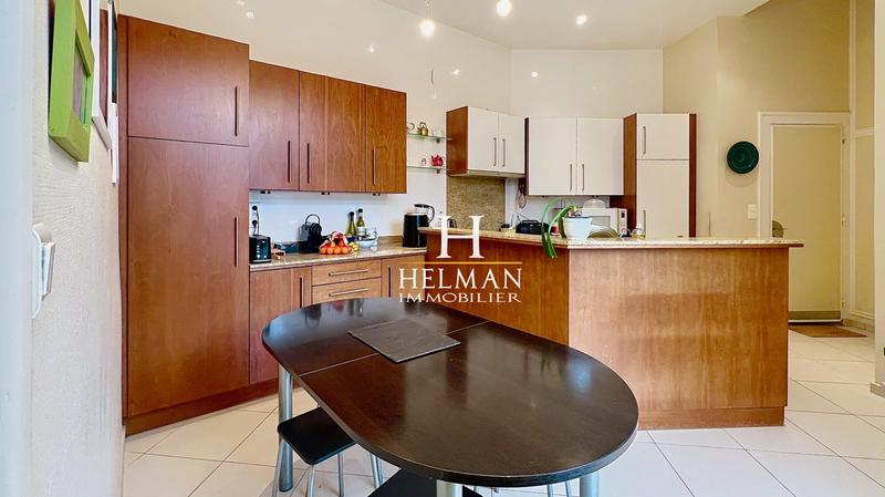 Maison - 424 m² - 9 pièces