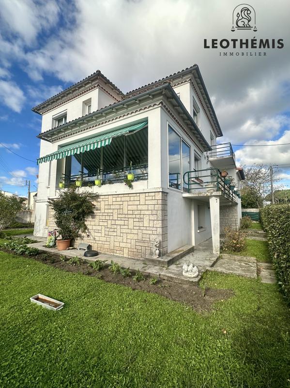 Maison traditionnelle - 185 m² - 9 pièces