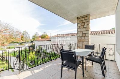 Maison - 98 m² - 4 pièces