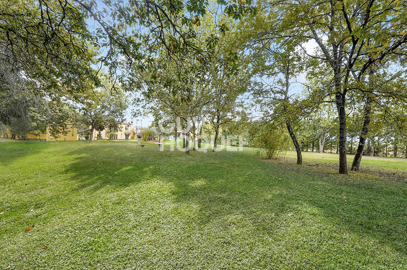 Demeure - 394 m² - 10 pièces