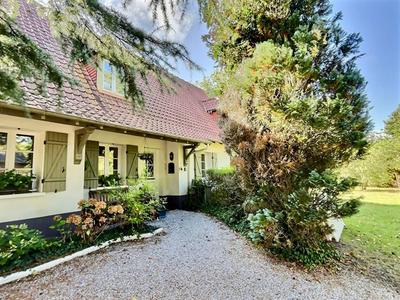 Maison - 235 m² - 8 pièces