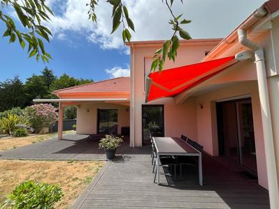 Maison - 198 m² - 7 pièces