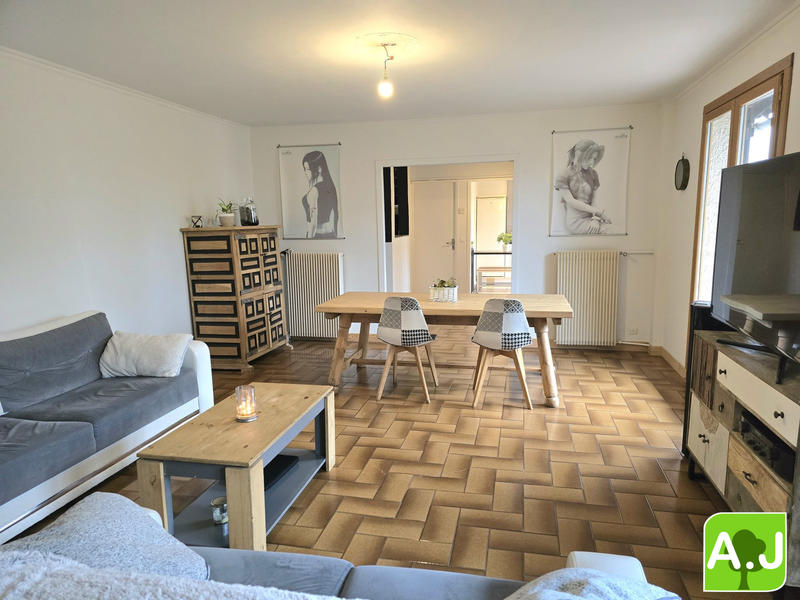 Maison traditionnelle - 178 m² - 8 pièces