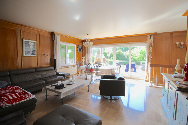 Maison - 245 m² - 8 pièces