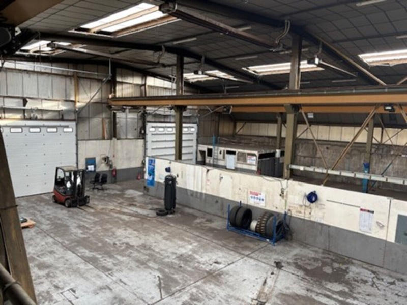 Local d'activité / Entrepôt - 1 100 m²