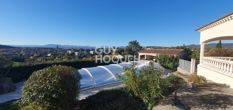 Maison - 220 m² - 7 pièces