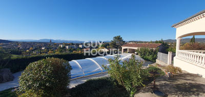 Maison - 220 m² - 7 pièces