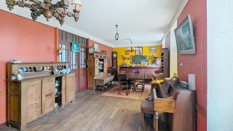 Maison - 220 m² - 10 pièces