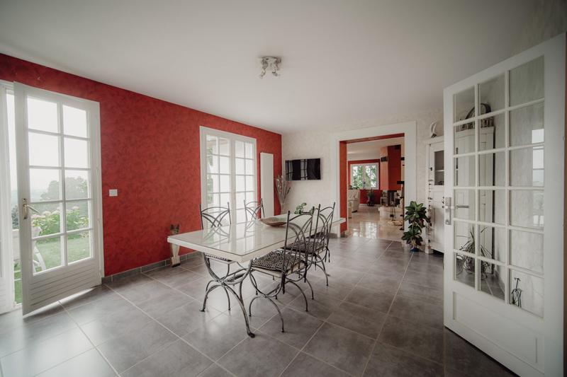 Maison - 217 m² - 8 pièces