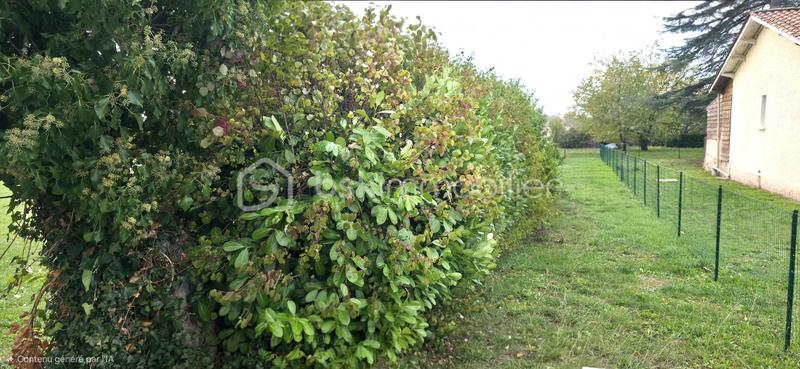 Terrain constructible - 1 050 m²