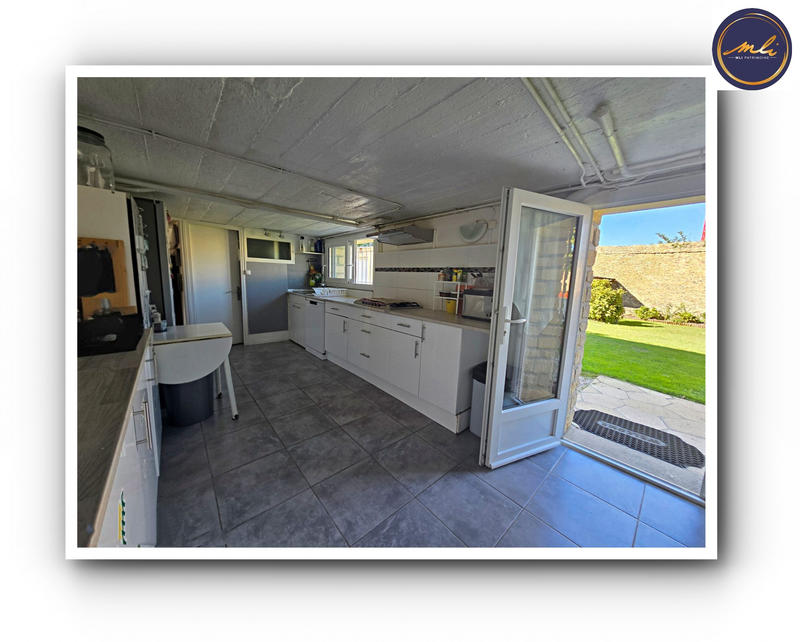 Maison traditionnelle - 200 m² - 8 pièces