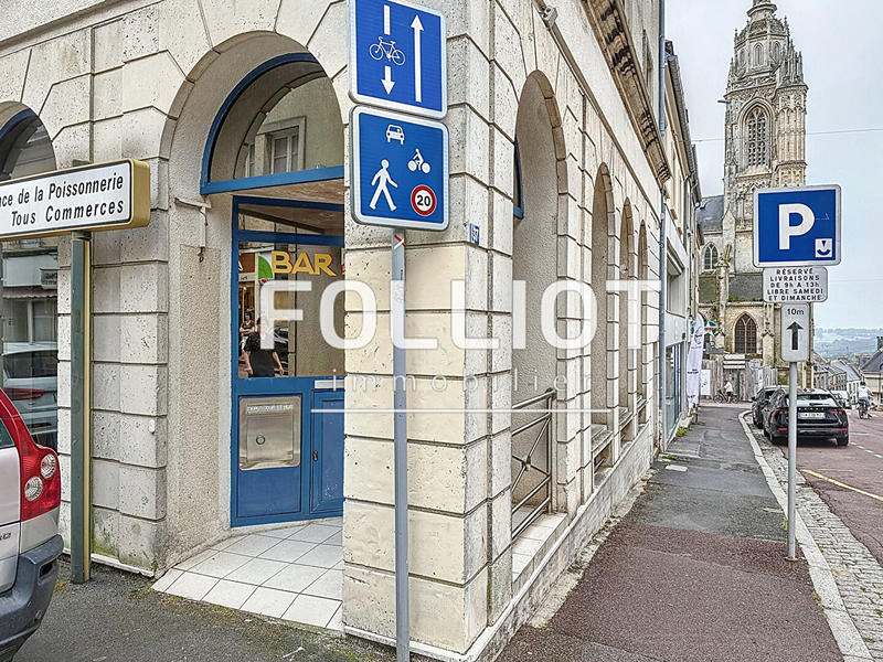 Local commercial - 120 m² - 6 pièces