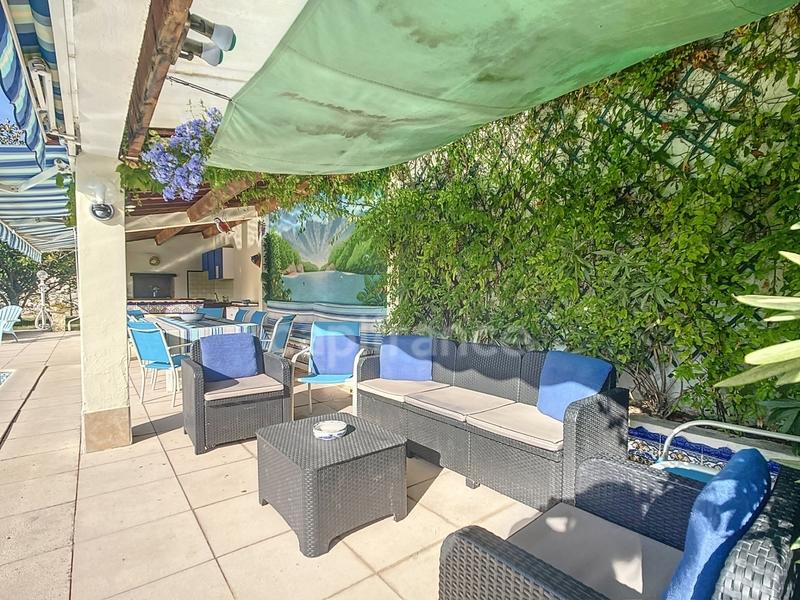 Maison - 212 m² - 7 pièces