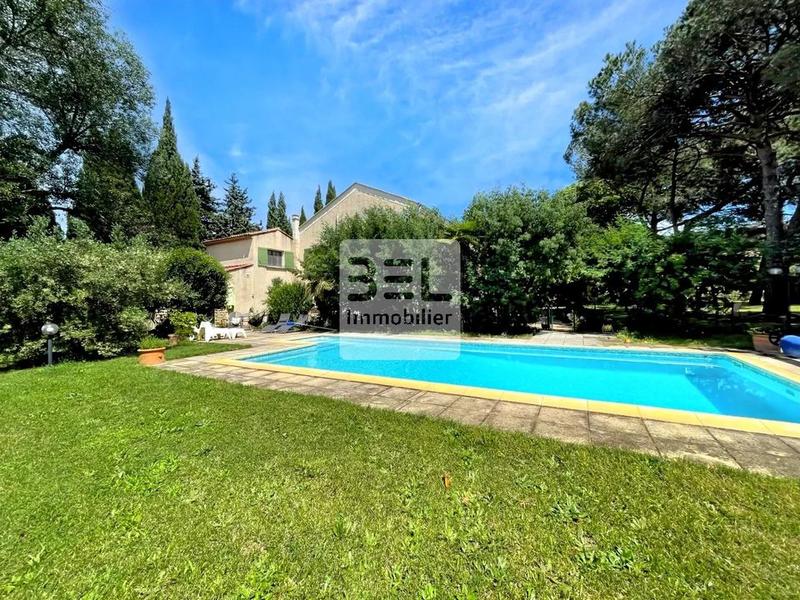 Maison - 250 m² - 9 pièces