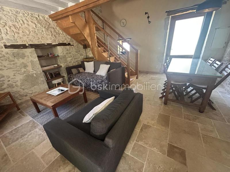 Propriété - 885 m² - 22 pièces