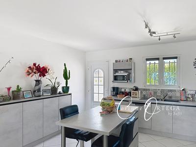 Maison - 98 m² - 5 pièces