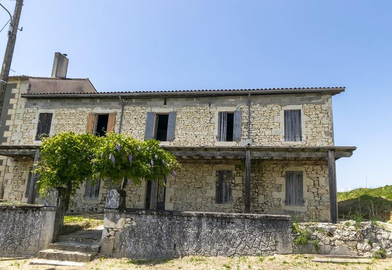 Maison traditionnelle - 356 m² - 4 pièces