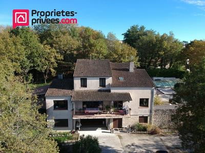 Maison - 255 m² - 9 pièces