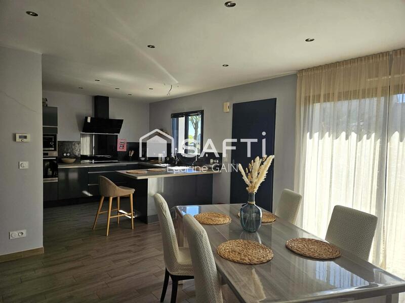 Maison - 93 m² - 5 pièces