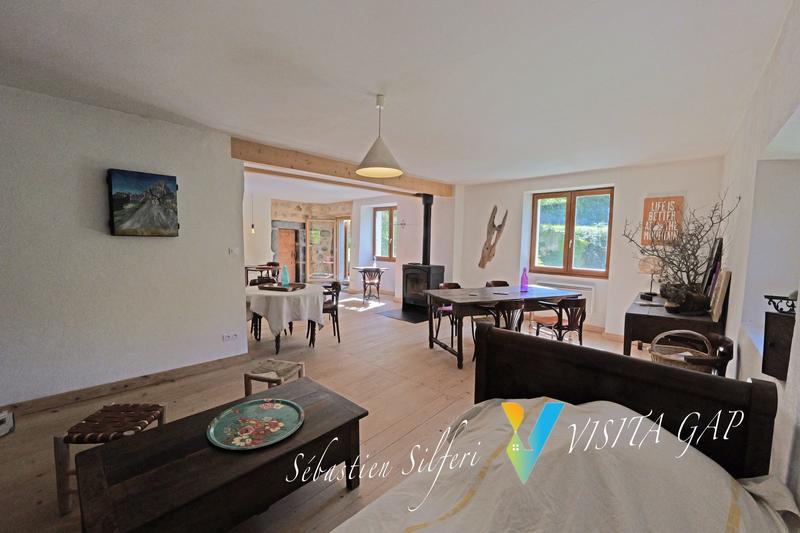 Maison - 223 m² - 12 pièces