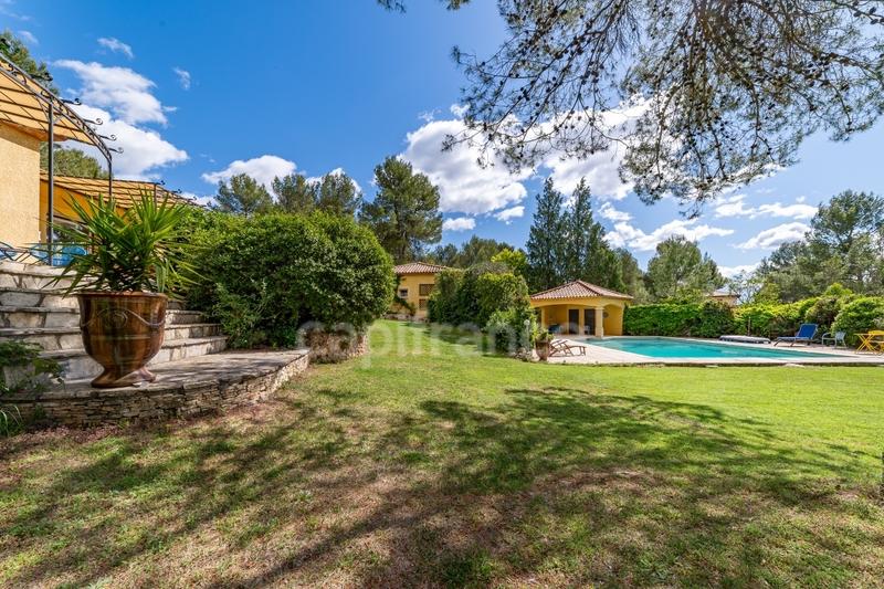 Maison - 300 m² - 9 pièces