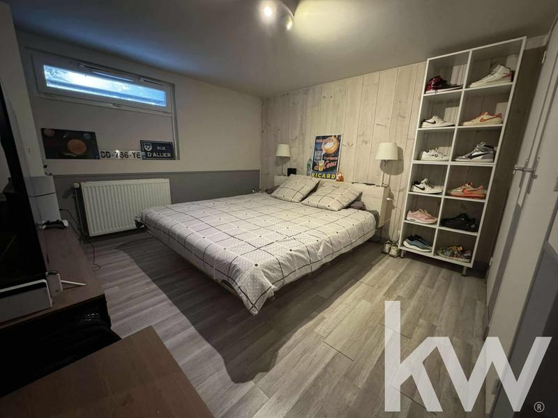 Maison - 202 m² - 8 pièces