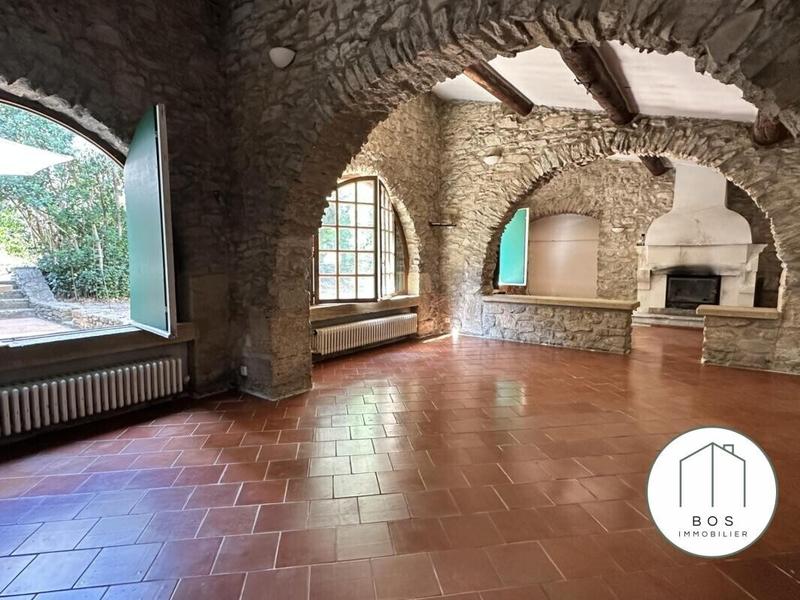 Maison - 418 m² - 12 pièces