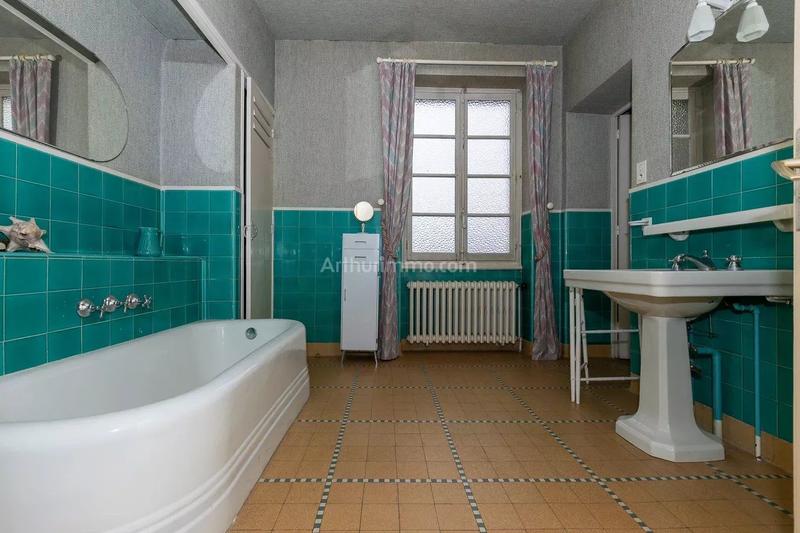 Maison - 230 m² - 8 pièces