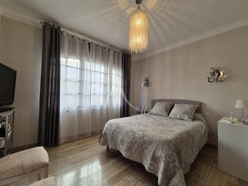 Maison - 340 m² - 14 pièces