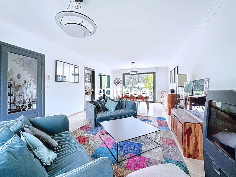 Maison - 220 m² - 9 pièces