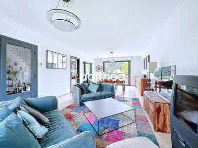 Maison - 220 m² - 9 pièces