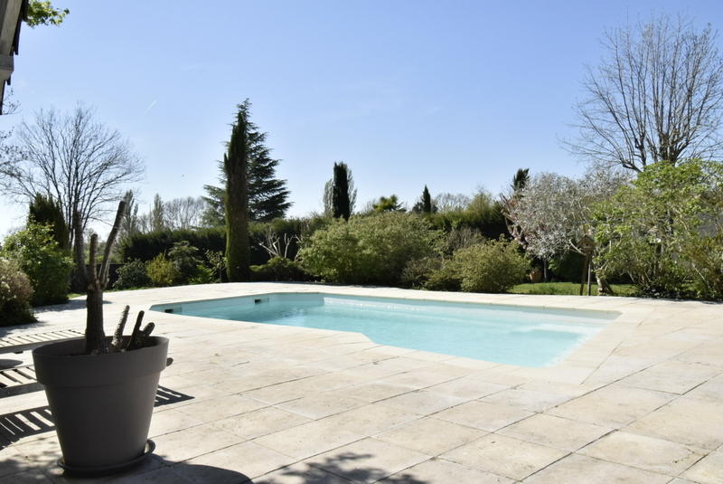 Maison - 5 264 m² - 5 pièces