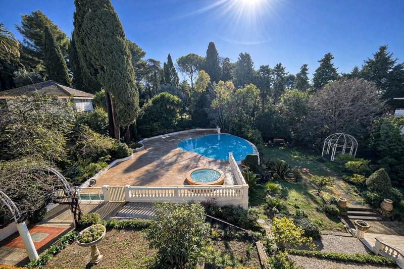 Appartement - 147 m² - 5 pièces