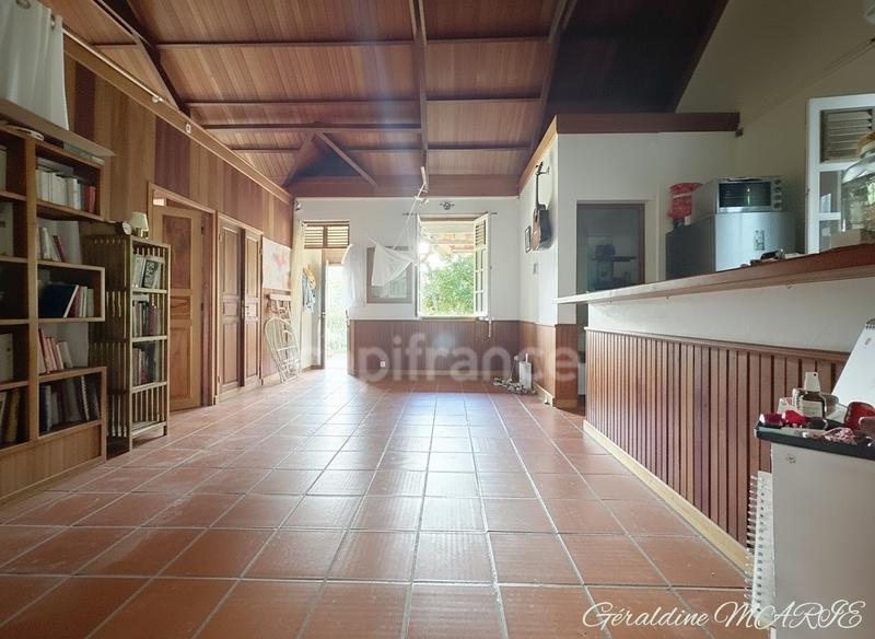 Maison - 242 m² - 6 pièces