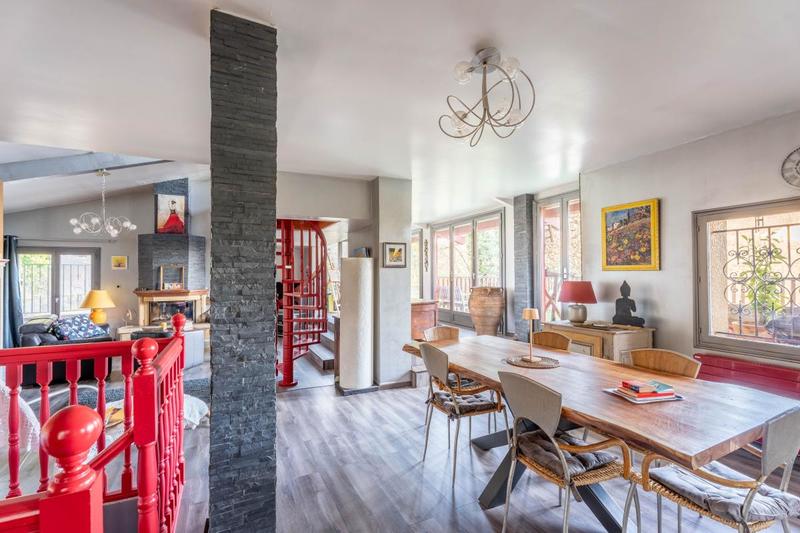 Maison - 240 m² - 7 pièces