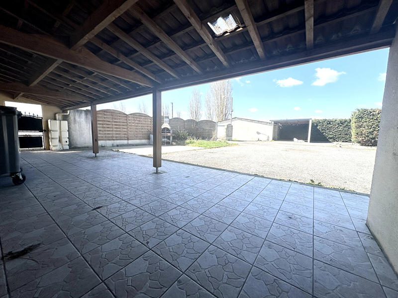 Local d'activité / Entrepôt - 207 m² - 4 pièces