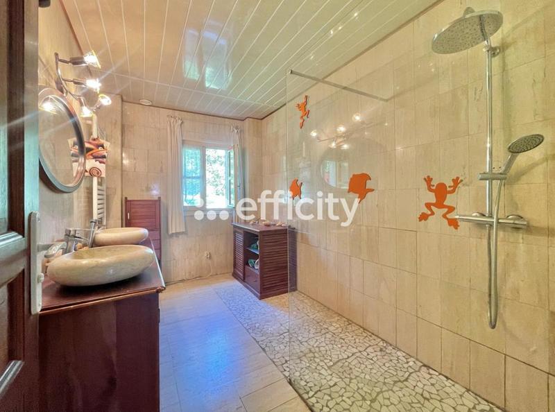 Maison - 400 m² - 10 pièces