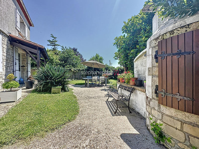 Maison - 180 m² - 8 pièces