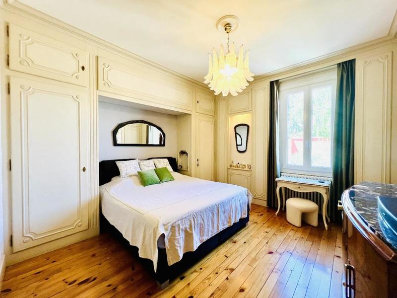 Maison - 305 m² - 8 pièces