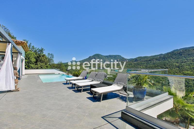 Villa - 300 m² - 10 pièces