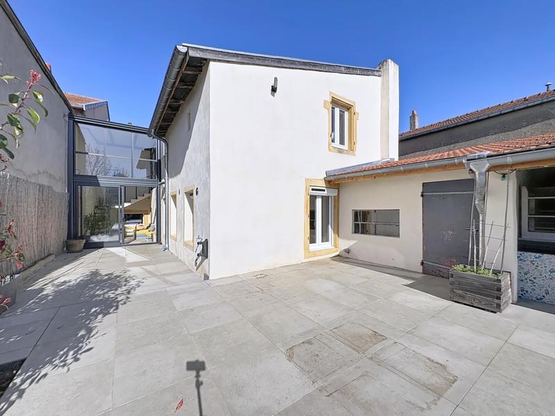 Maison - 250 m² - 7 pièces